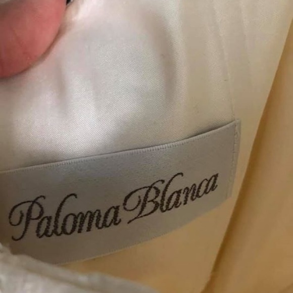 Wedding dress never worn - Picture 4 of 4